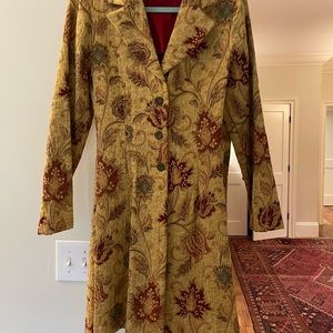 Beautiful tapestry lightweight coat